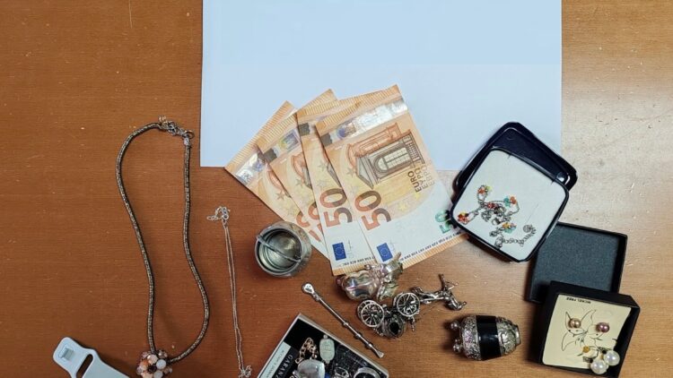 truffa anziano con logo